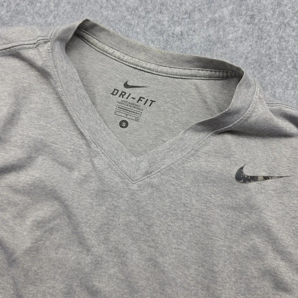 Nike Dri-Fit Tee Shirt Mens S Small Gray Short Sleeve Crew Neck Black Logo
